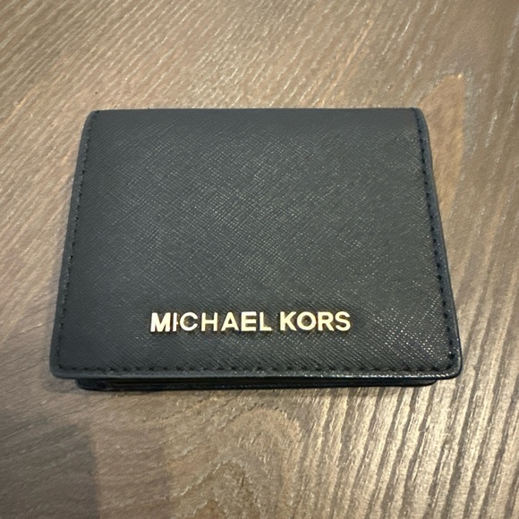 SOLD - Michael Kors Jet Set Black Travel Carryall Card Case Leather Wallet - Picture 2 of 7